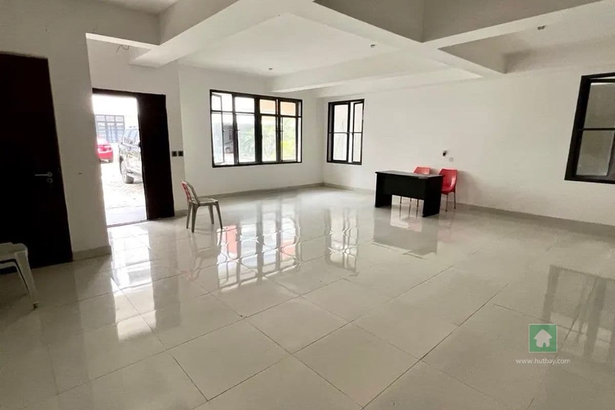 Exquisite 5 Bedroom Townhouse in a Serene Estate